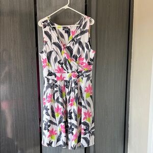 Lands End Floral Sleeveless Dress - Pink and Black with side pockets